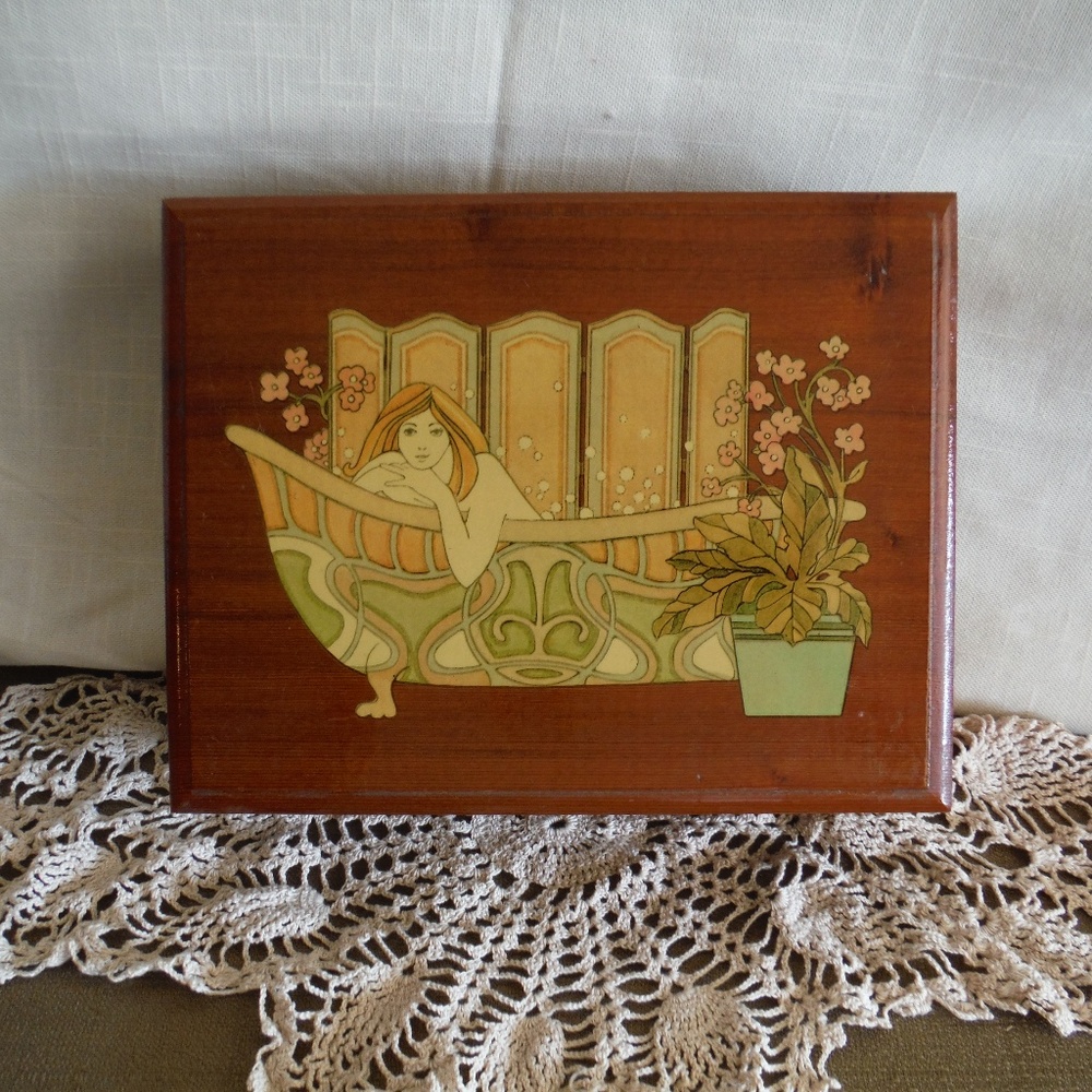 Vintage Decorative Jewelry or Keepsake Box
